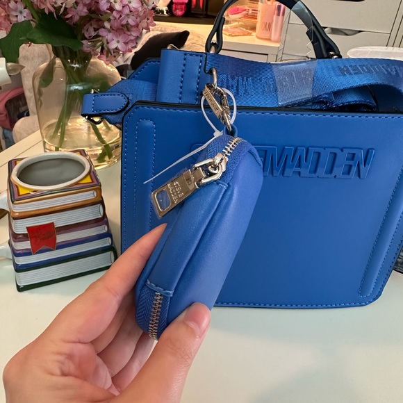 NEW Steve Madden Blue Bevelyn Crossbody Bag 💙 - Picture 4 of 11